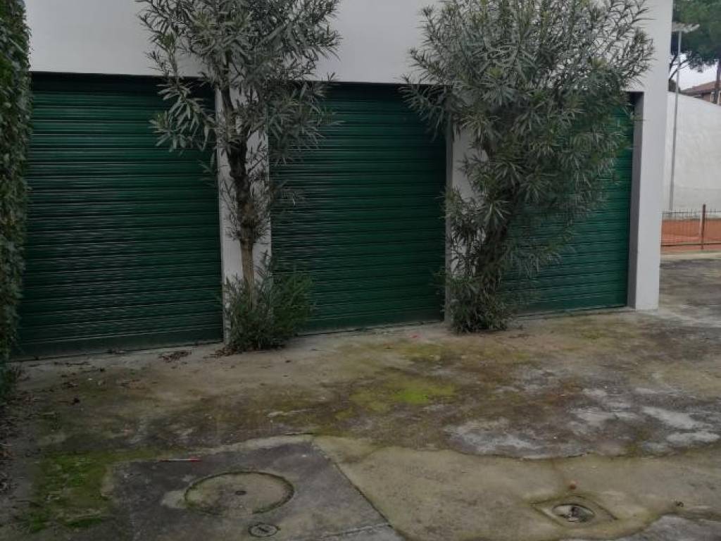 negozio in affitto a Firenze in zona Peretola