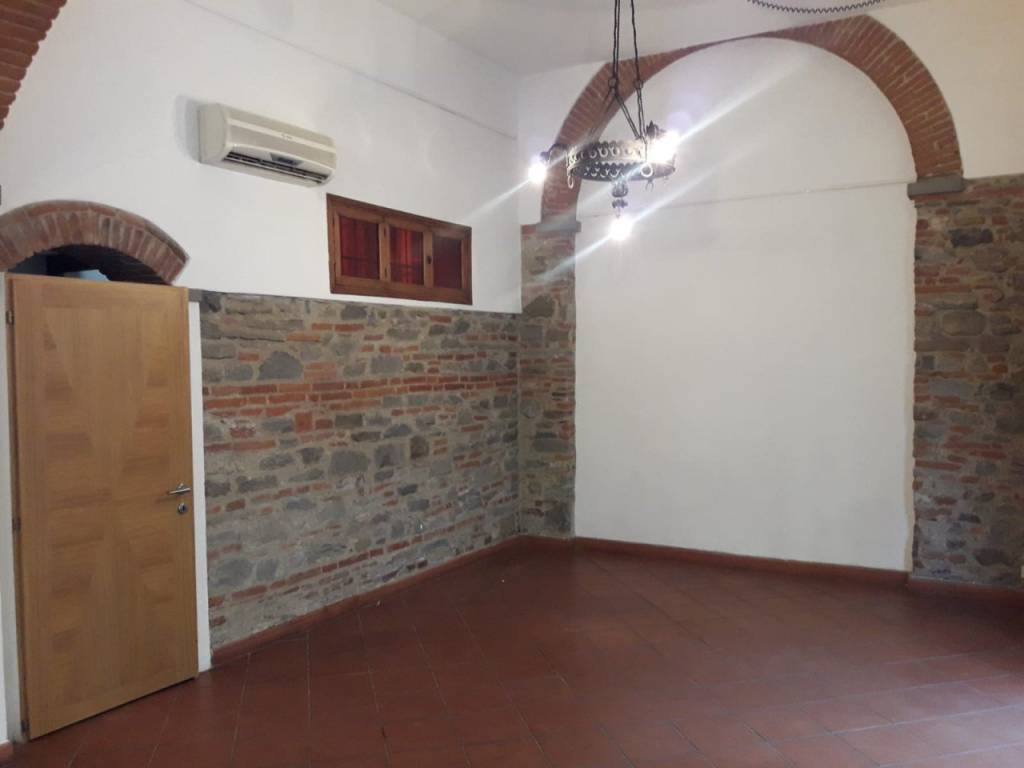 negozio in affitto a Firenze in zona Campo di Marte