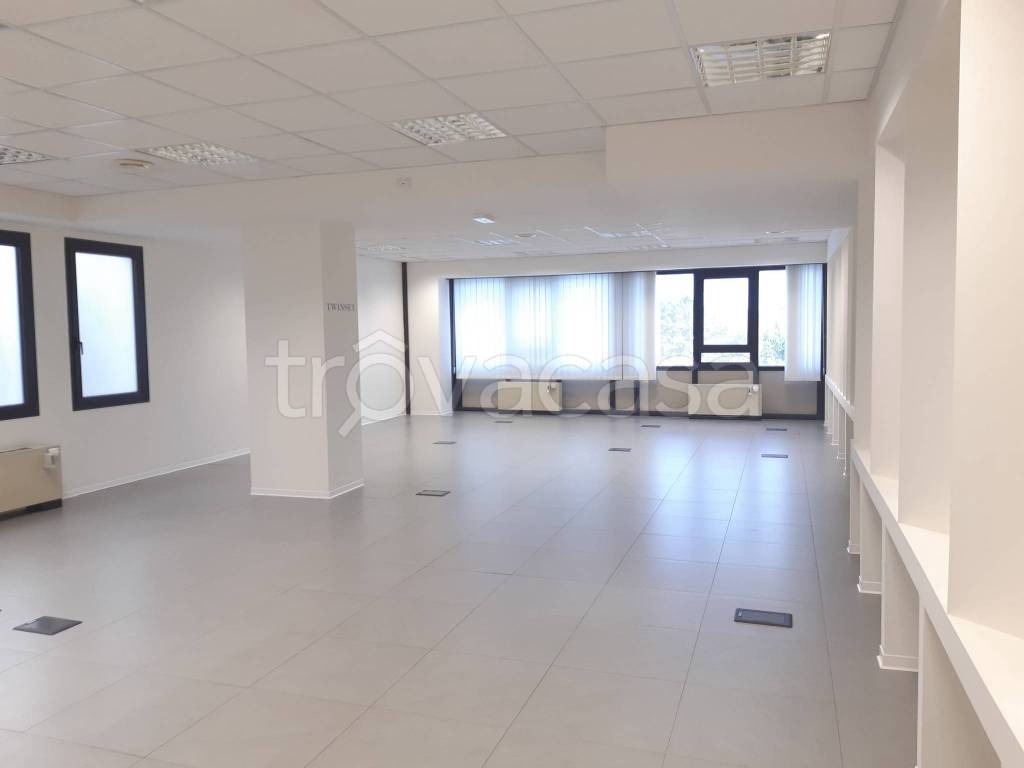 ufficio in affitto a Firenze in zona Peretola