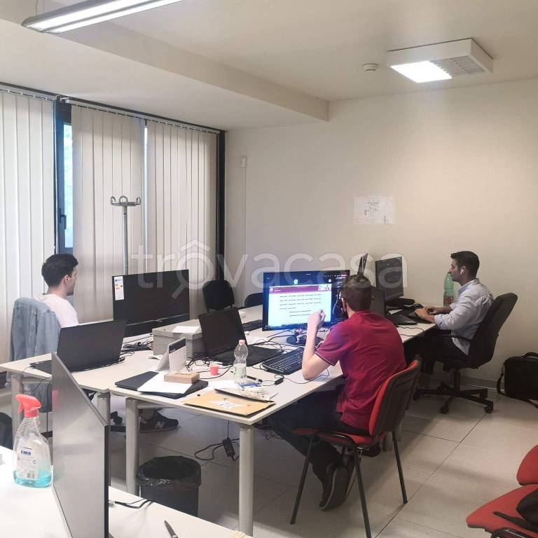 ufficio in affitto a Firenze in zona Peretola