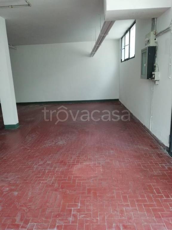negozio in affitto a Firenze in zona Legnaia