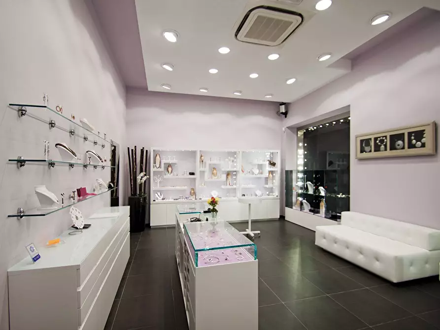 locale commerciale in affitto a Firenze in zona Campo di Marte