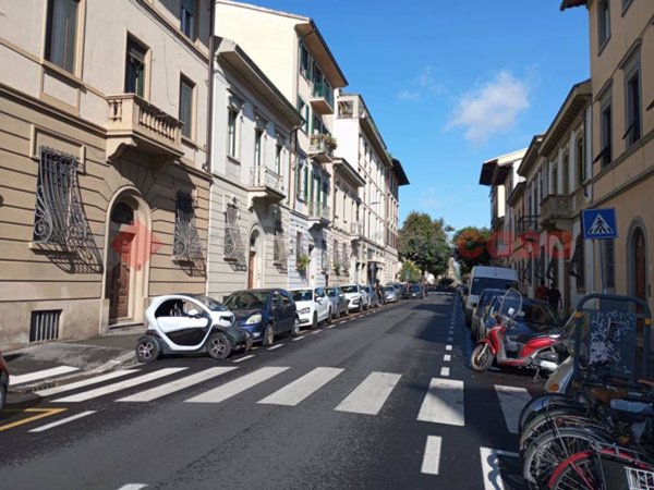 negozio in affitto a Firenze in zona Campo di Marte
