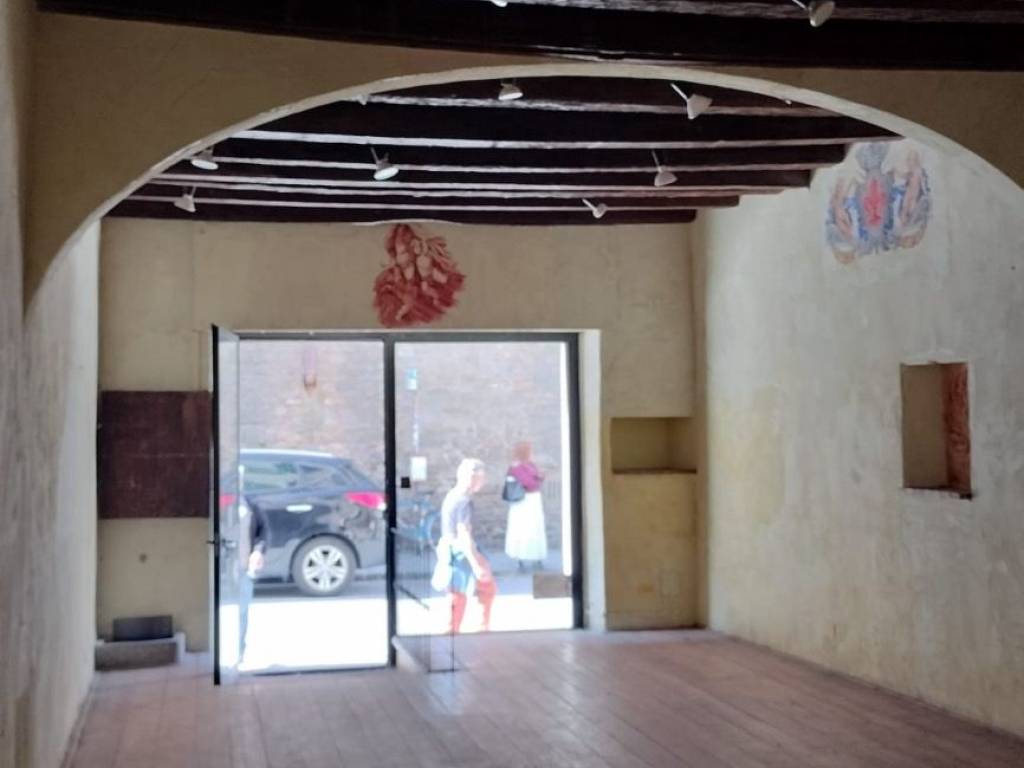 negozio in affitto a Firenze in zona Centro San Frediano