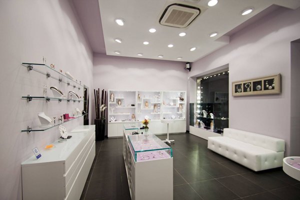 locale commerciale in affitto a Firenze in zona Coverciano