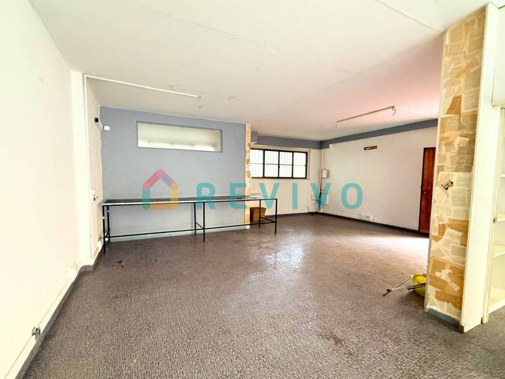 negozio in affitto a Firenze in zona Le Cure