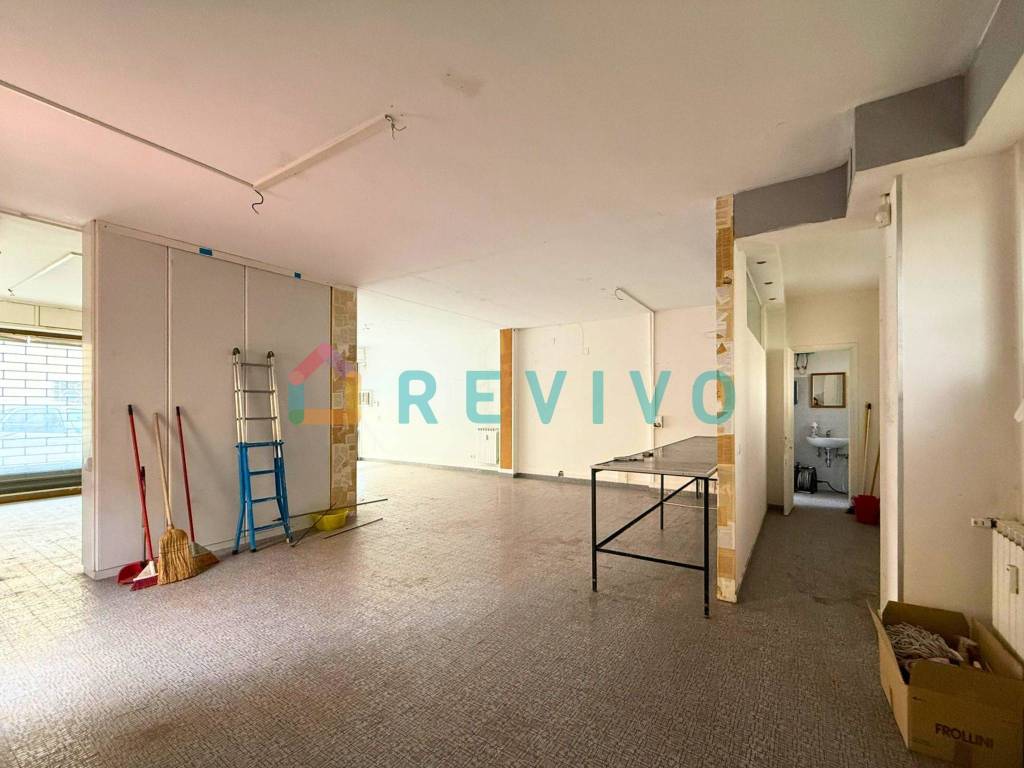 negozio in affitto a Firenze in zona Le Cure