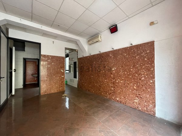negozio in affitto a Firenze in zona Isolotto
