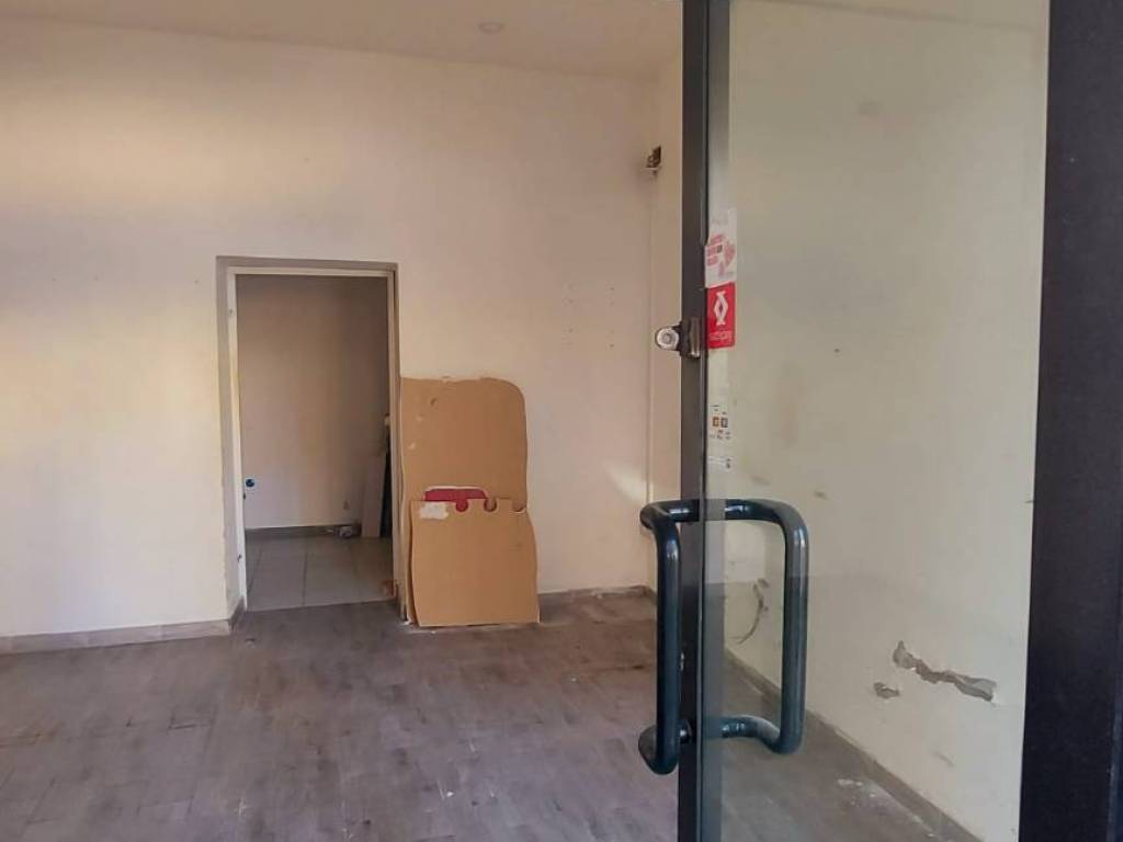 negozio in affitto a Firenze in zona Isolotto