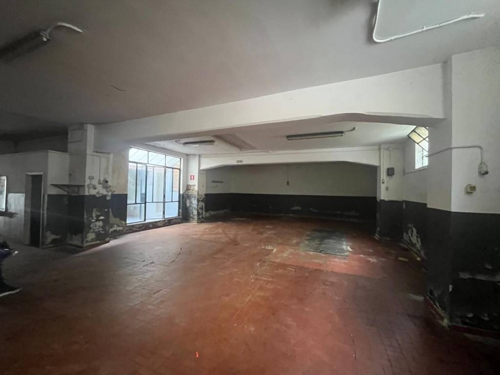 locale commerciale in affitto a Firenze
