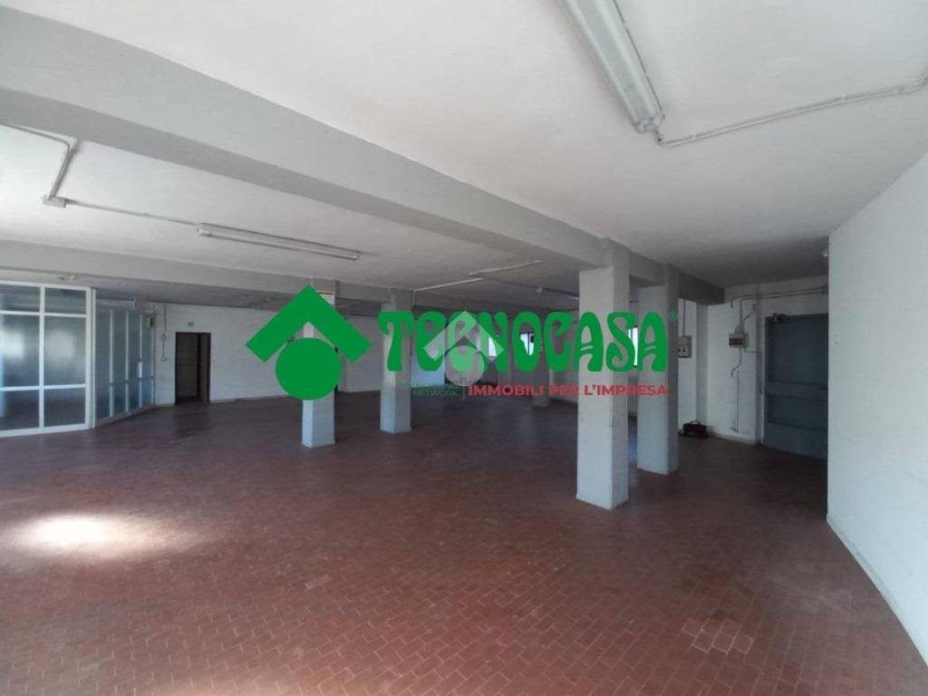 negozio in affitto a Firenze in zona Novoli
