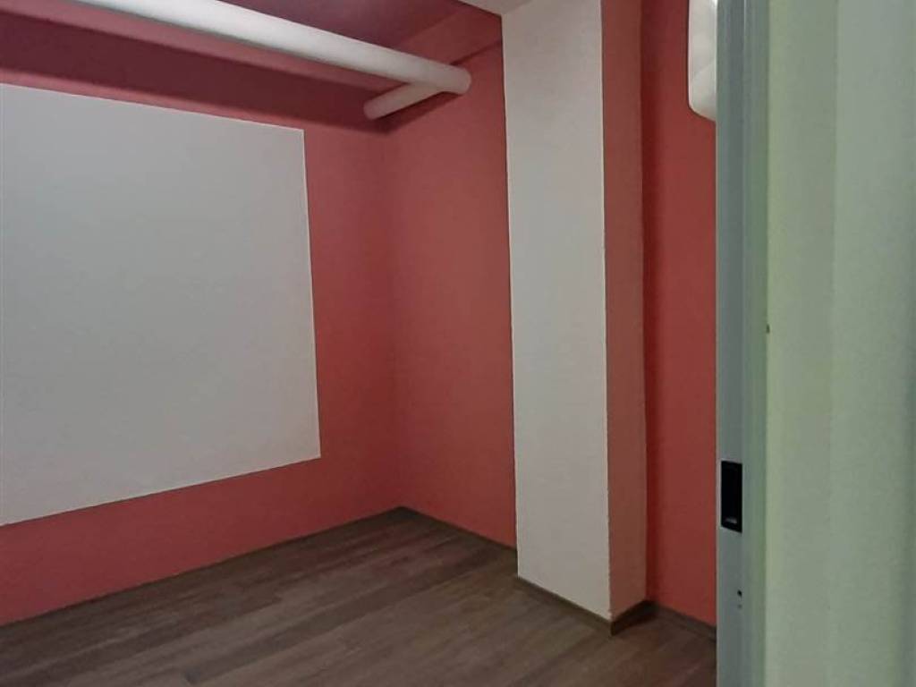 locale commerciale in affitto a Firenze in zona Campo di Marte