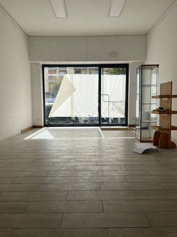 negozio in affitto a Firenze in zona Soffiano