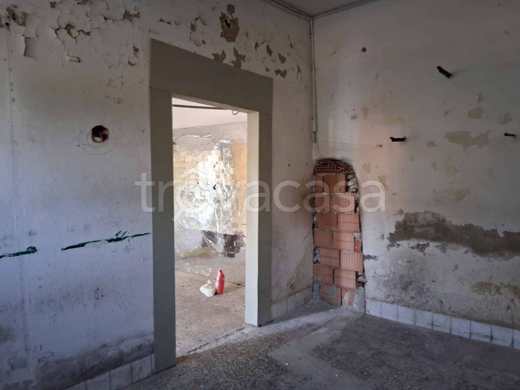 negozio in affitto a Firenze in zona Brozzi