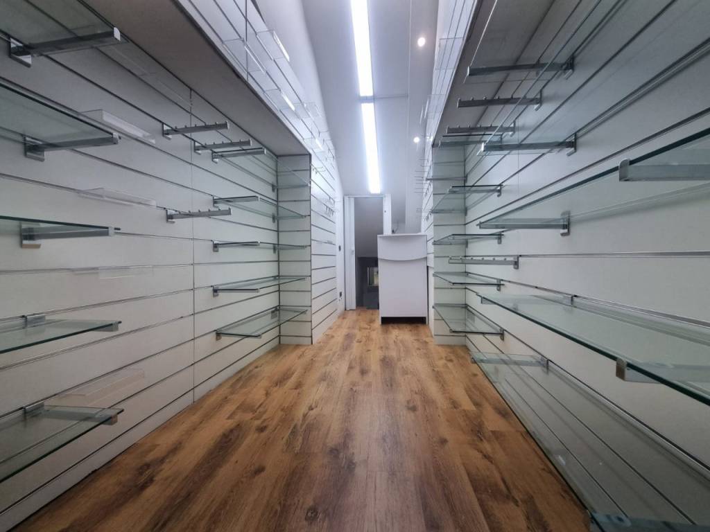 negozio in affitto a Firenze in zona Centro San Frediano