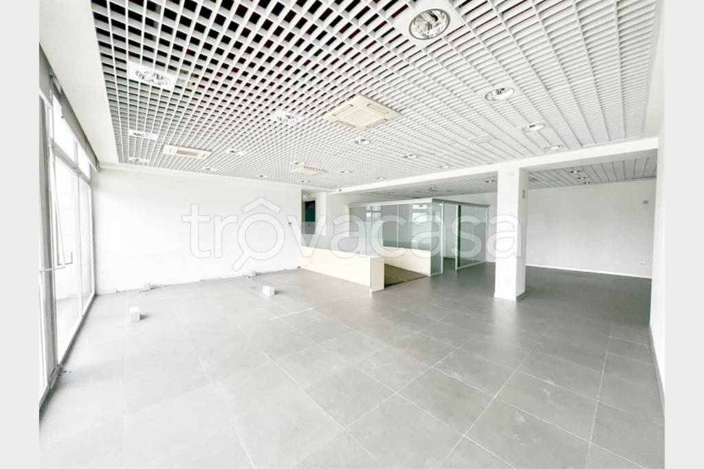 negozio in affitto a Firenze in zona Campo di Marte