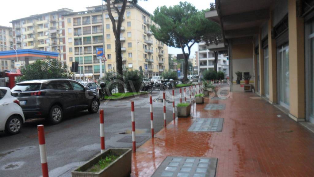 negozio in affitto a Firenze in zona Novoli