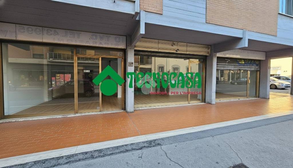 negozio in affitto a Firenze in zona Careggi