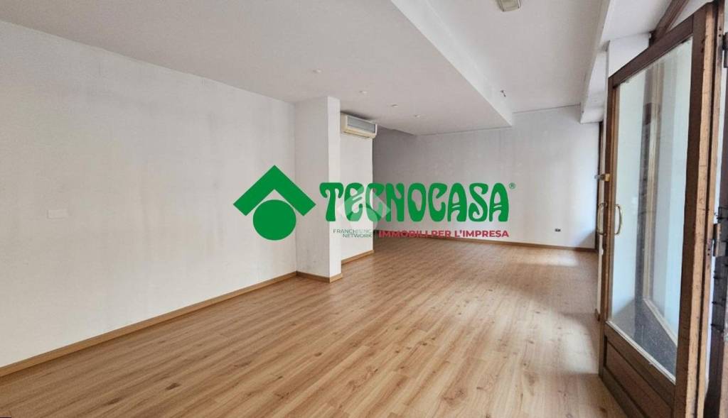 negozio in affitto a Firenze in zona Careggi