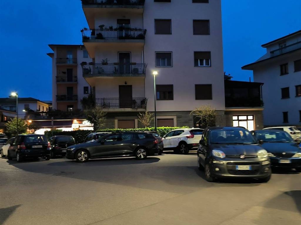 negozio in affitto a Firenze in zona Legnaia