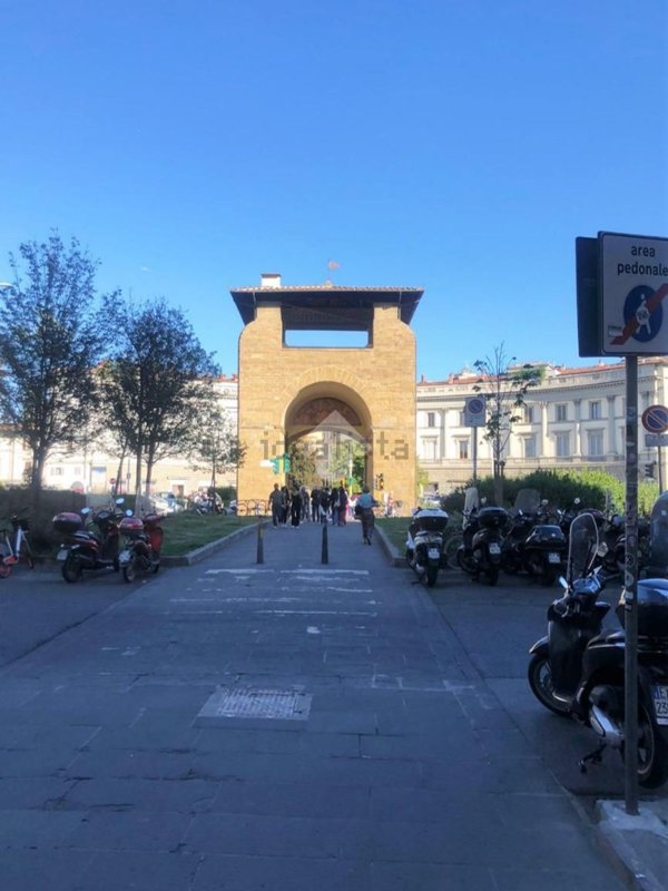 negozio in affitto a Firenze in zona Centro Santa Croce