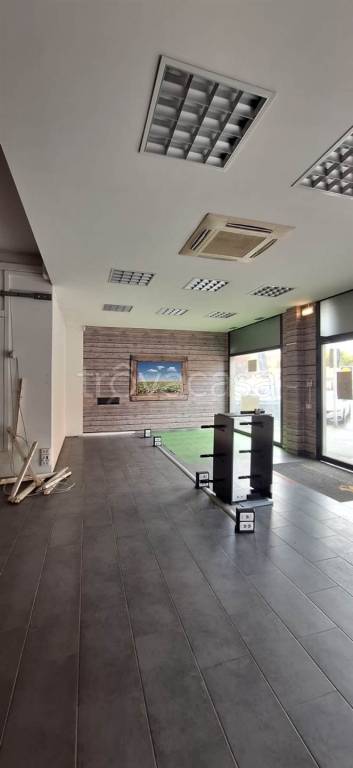 negozio in affitto a Firenze in zona Firenze Nova