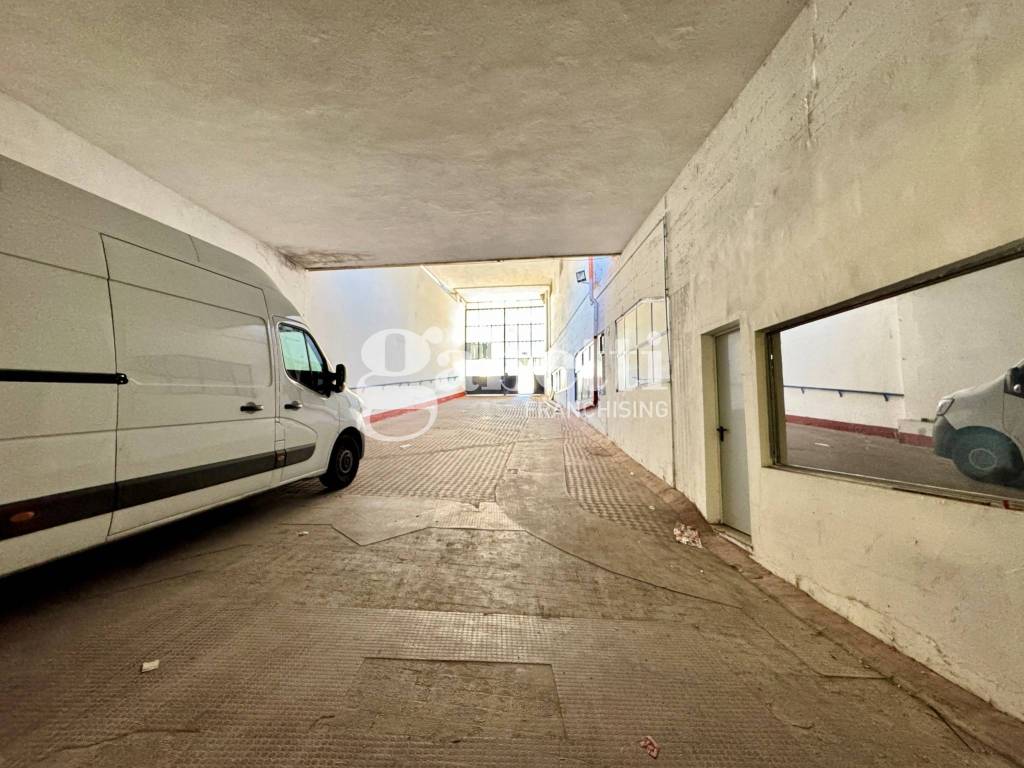 negozio in affitto a Firenze in zona Serpiolle