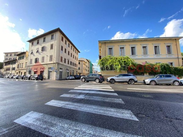 negozio in affitto a Firenze in zona Campo di Marte