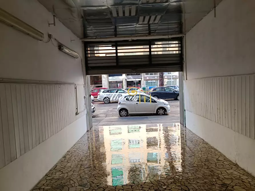 negozio in affitto a Firenze in zona Campo di Marte