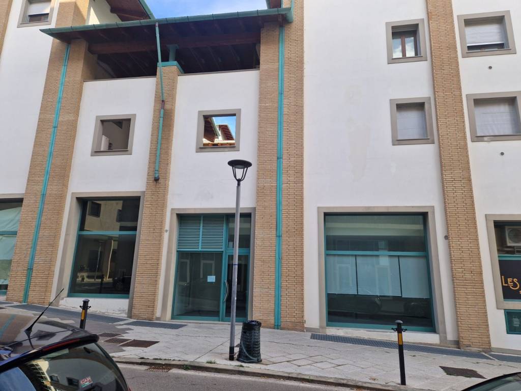 negozio in affitto a Firenze