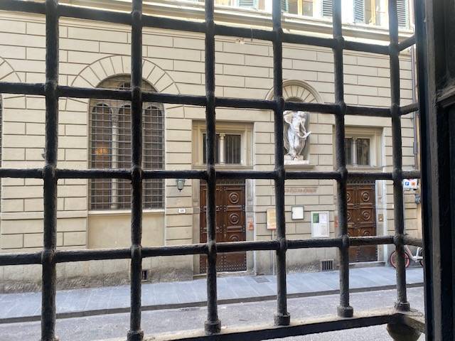 negozio in affitto a Firenze in zona Centro San Frediano