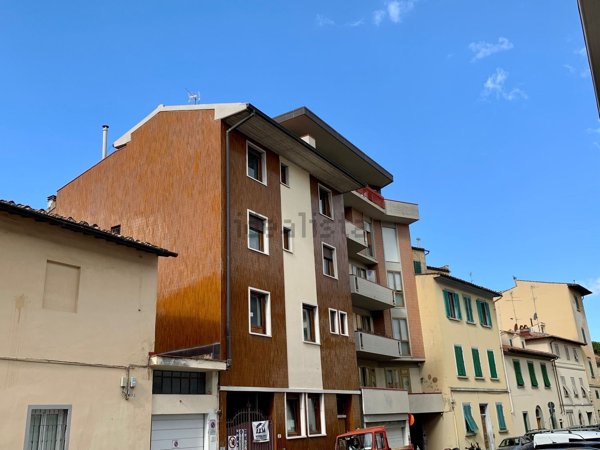 locale di sgombero in affitto a Firenze in zona Le Cure