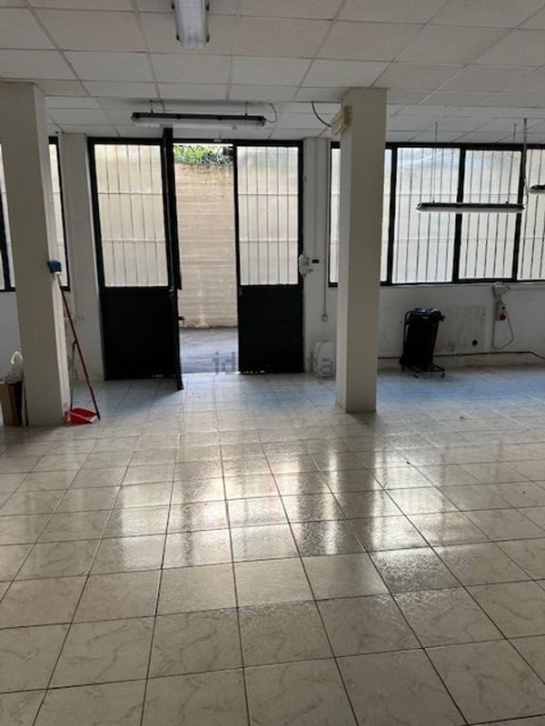 locale di sgombero in affitto a Firenze in zona Firenze Nova