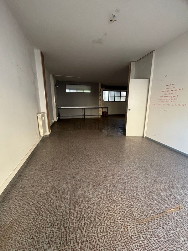 locale di sgombero in affitto a Firenze in zona Le Cure