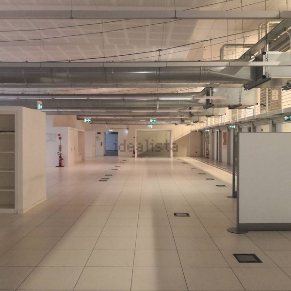 locale commerciale in affitto a Firenze in zona Peretola