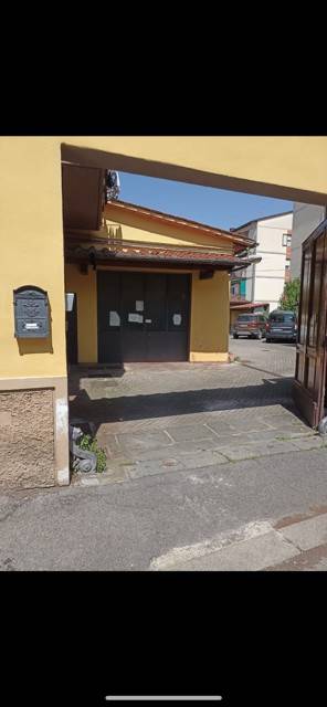 locale commerciale in affitto a Firenze in zona Peretola