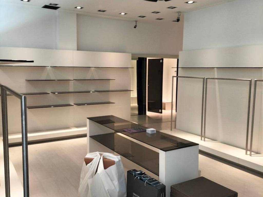 negozio in affitto a Firenze in zona Campo di Marte