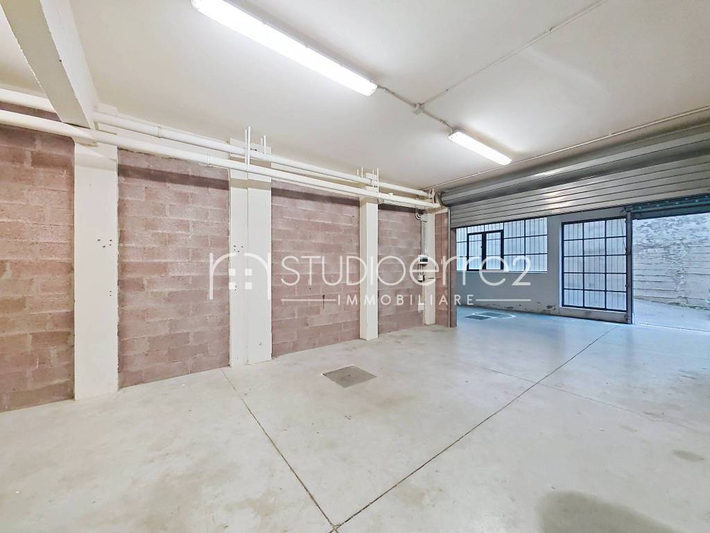 locale commerciale in affitto a Firenze in zona Rovezzano