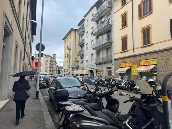 negozio in affitto a Firenze in zona Campo di Marte