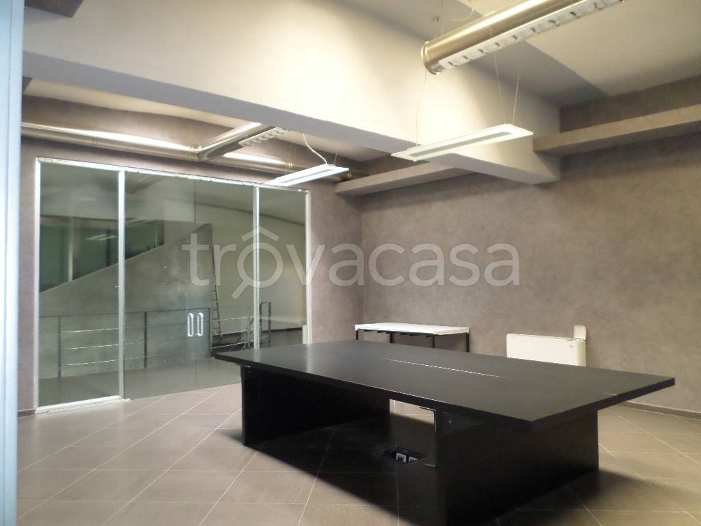 locale commerciale in affitto a Firenze in zona Peretola