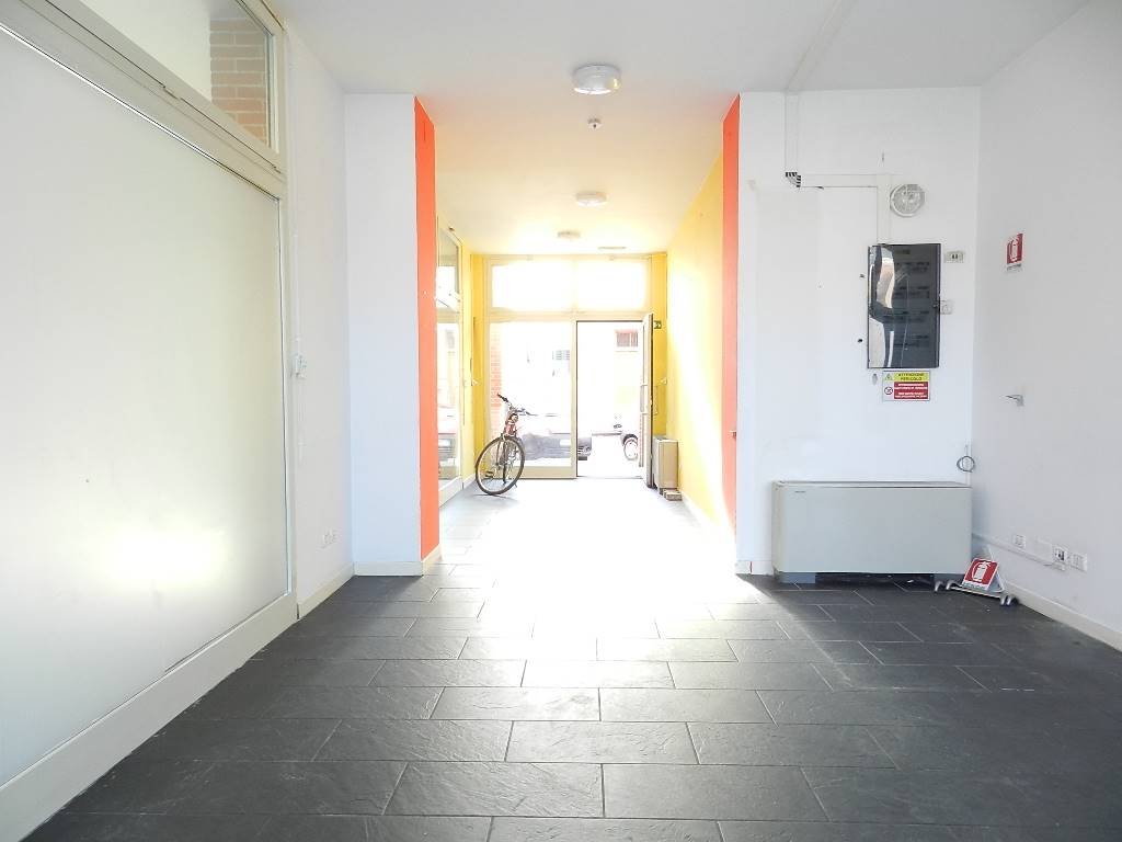negozio in affitto a Firenze in zona Campo di Marte