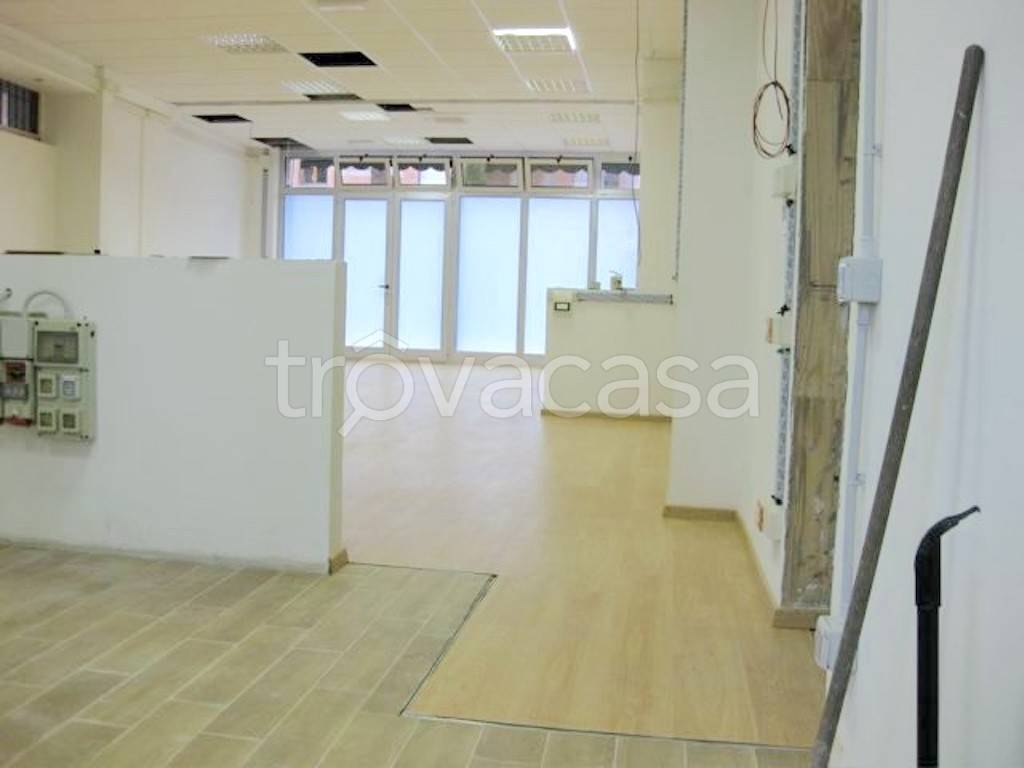 negozio in affitto a Firenze in zona Campo di Marte