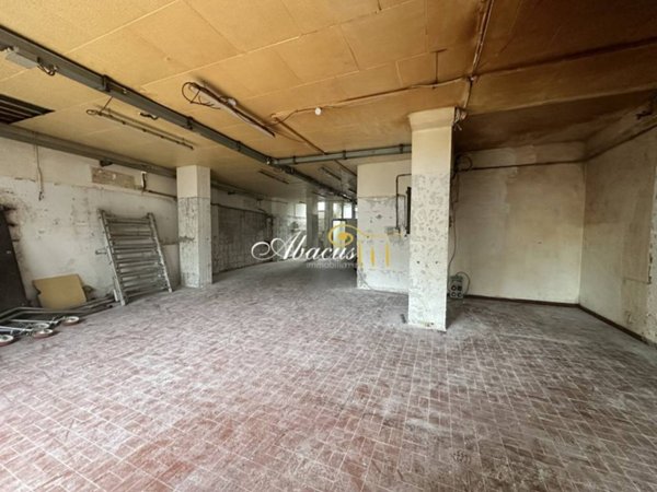 negozio in affitto a Firenze in zona Isolotto