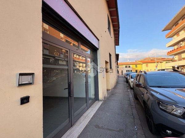 negozio in affitto a Firenze in zona Ponte a Greve