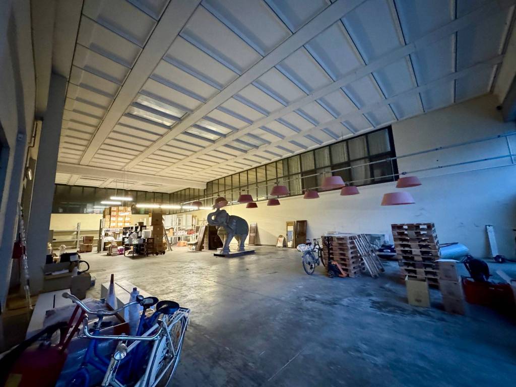 locale commerciale in affitto a Firenze in zona Isolotto