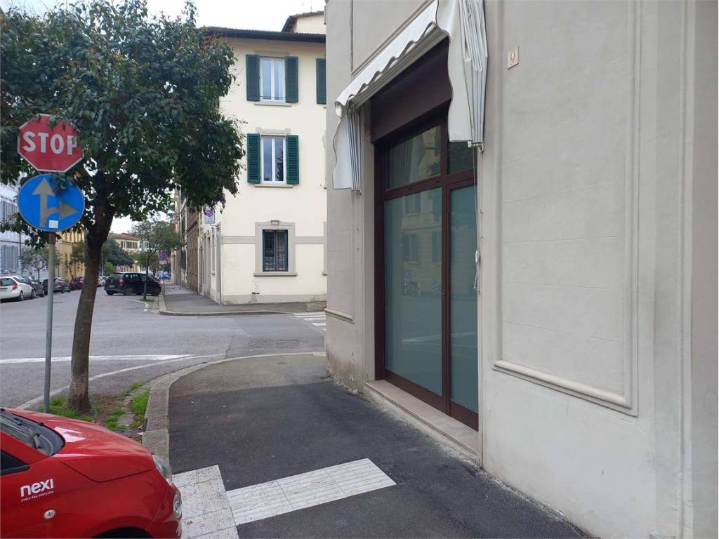 negozio in affitto a Firenze in zona Campo di Marte