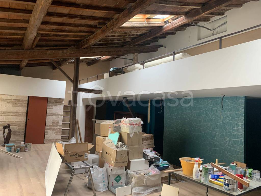 locale commerciale in affitto a Firenze in zona Rovezzano