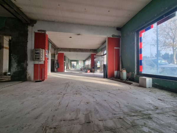 negozio in affitto a Firenze in zona Peretola