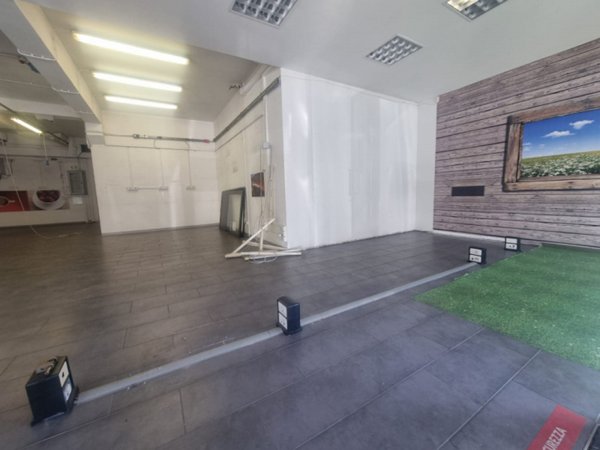 negozio in affitto a Firenze in zona Firenze Nova