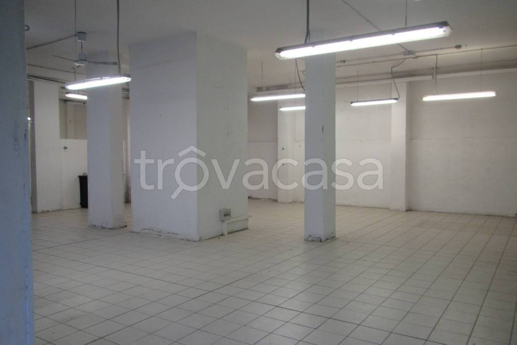 locale commerciale in affitto a Firenze in zona Novoli